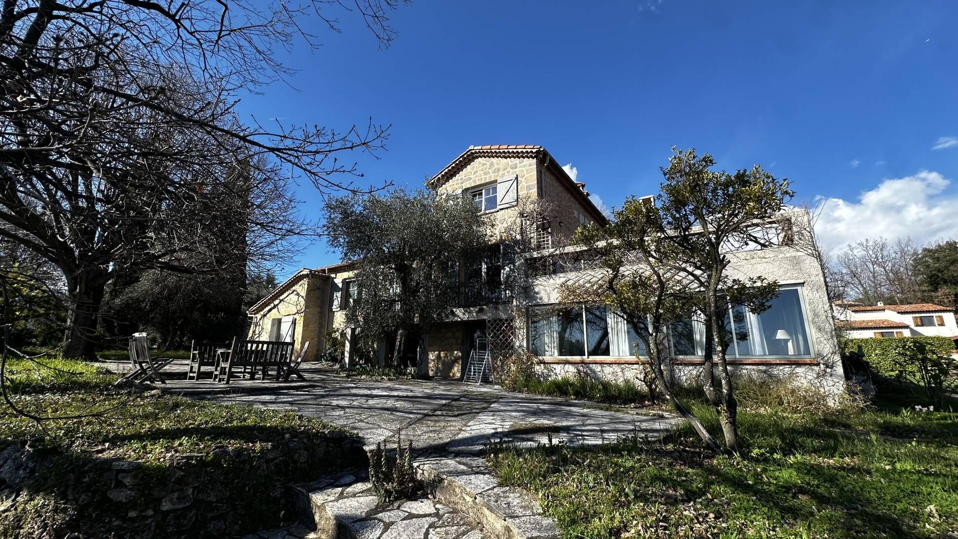 Villa F8 Terrain 5500 M2 Vue Panoramique Secteur Résidentiel, Opio,06650,Alpes Maritimes Viager Occupé Mr 85 ans et Mme 86 ans