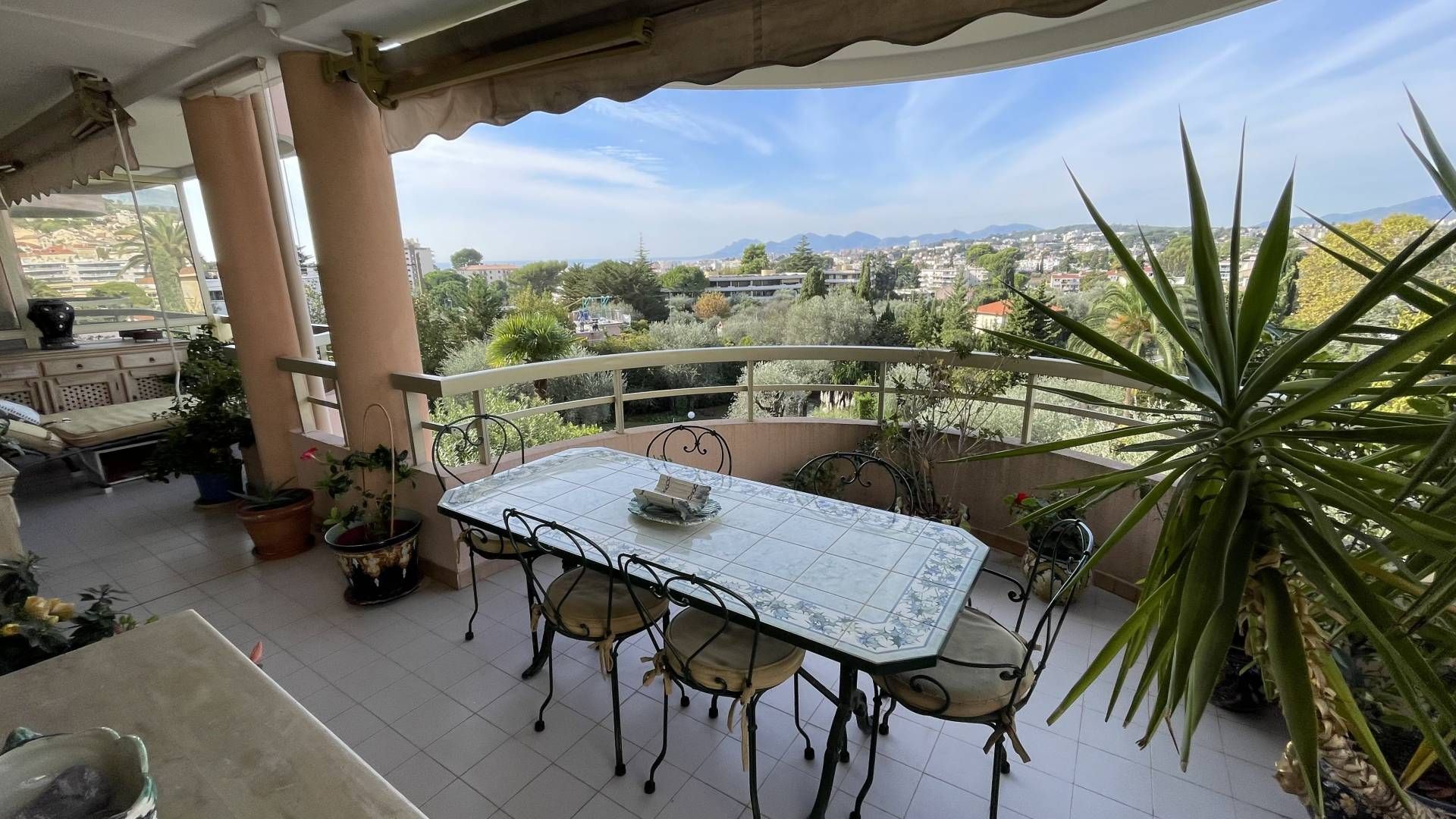 Appartement f4,résidence Piscine, Le Cannet, Viager Occupé, Dame de 78 ans