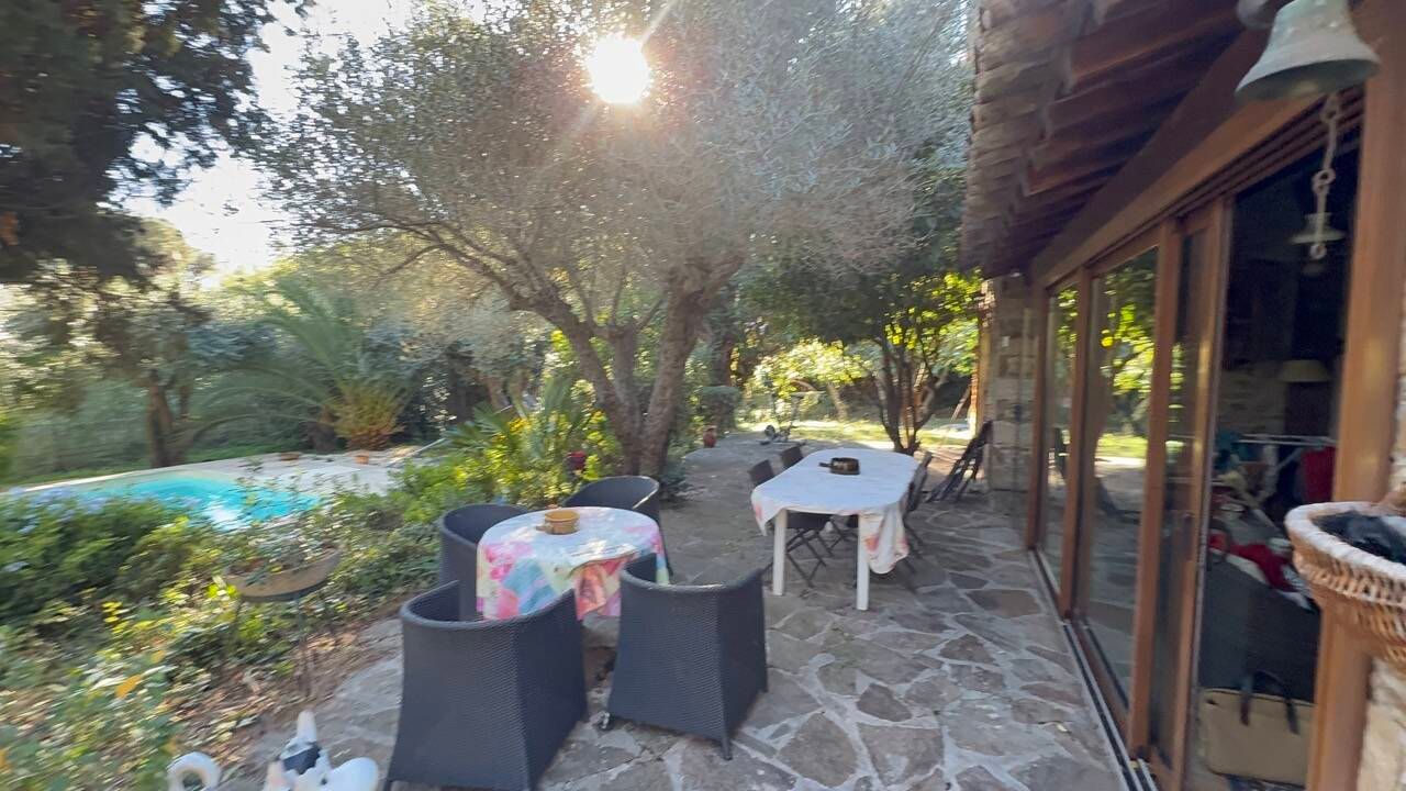 Villa La croix Valmer Plage de Gigaro Var 83420 Viager Occupé dame de 92 ans