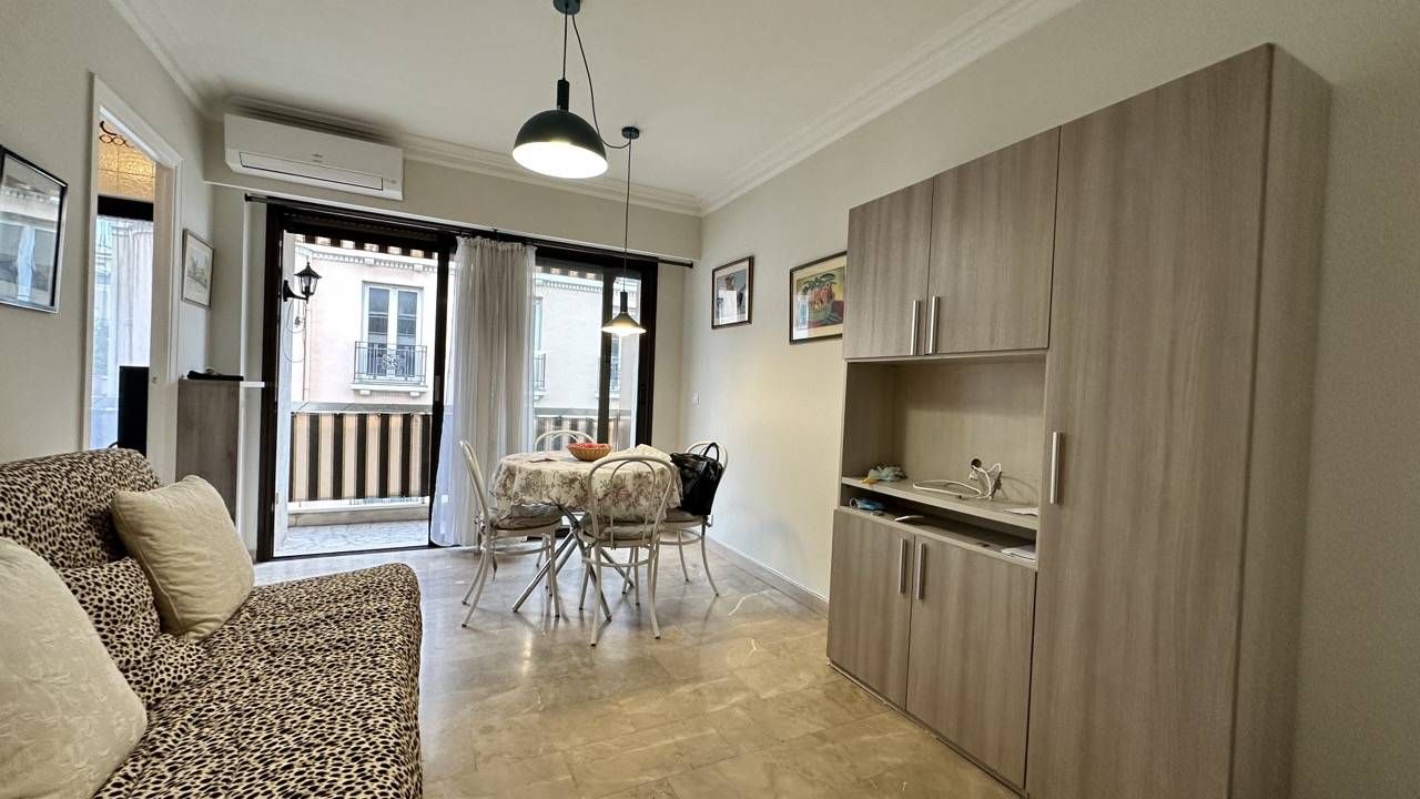 Appartement  f2,Juan les Pins, Viager Libre, Mr de  83 ans