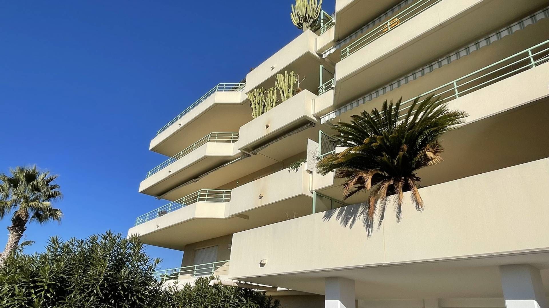 Appartement, f4 ,Résidence Standing avec Piscine ,Antibes, Viager Occupé 82 et 74 ans