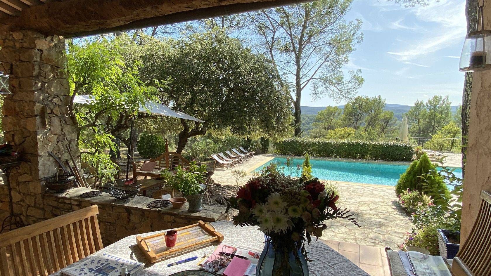 Coup de Coeur ! Viager Occupé sur Villa + Studio avec piscine à Entrecasteaux.