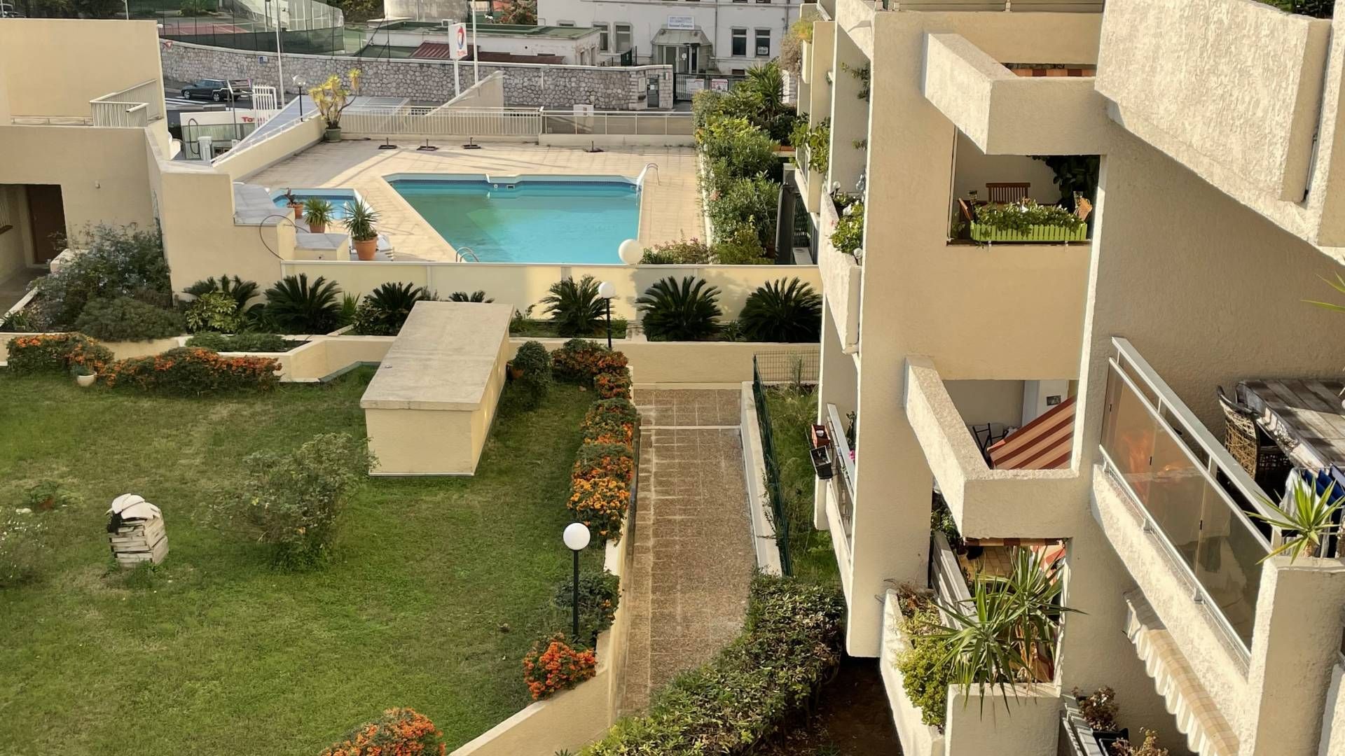 Appt F3/4 avec Terrasse et Garage dans résidence avec PISCINE