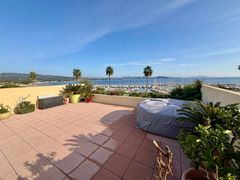 Appartement F3 avec terrasse Face à la mer (Vue 180°) à La Ciotat  13600 sur Homme de 75 ans